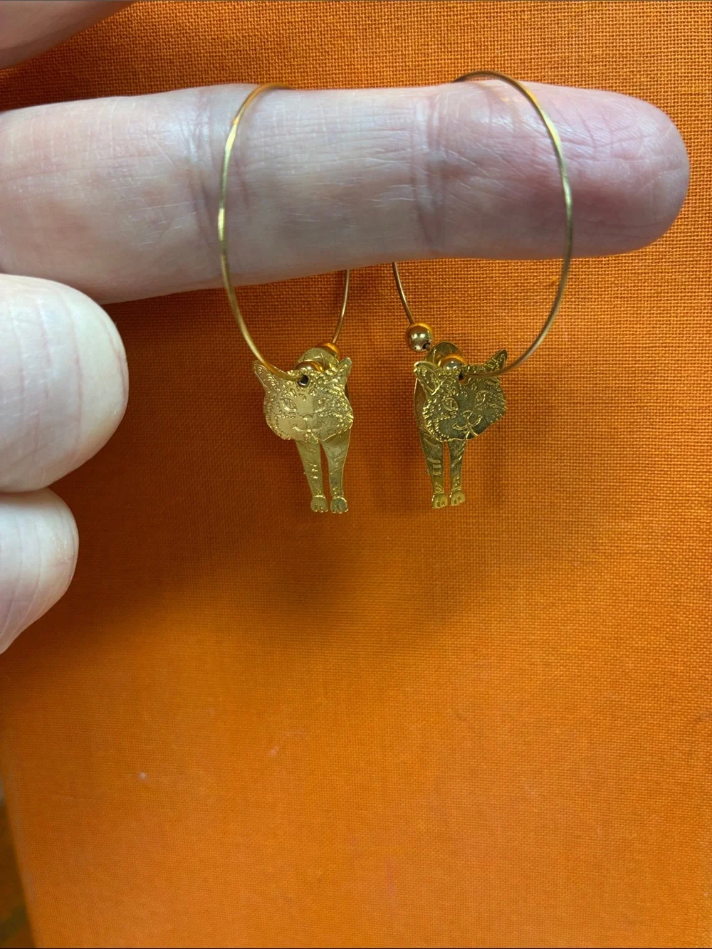Gold vintage Cat Hoop Earrings - Unbranded